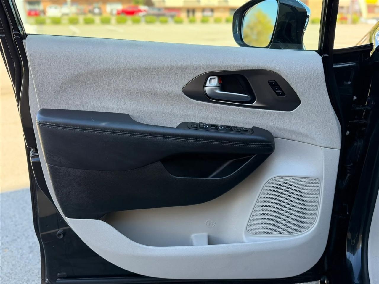 Chrysler Pacifica Limited FWD 2018
