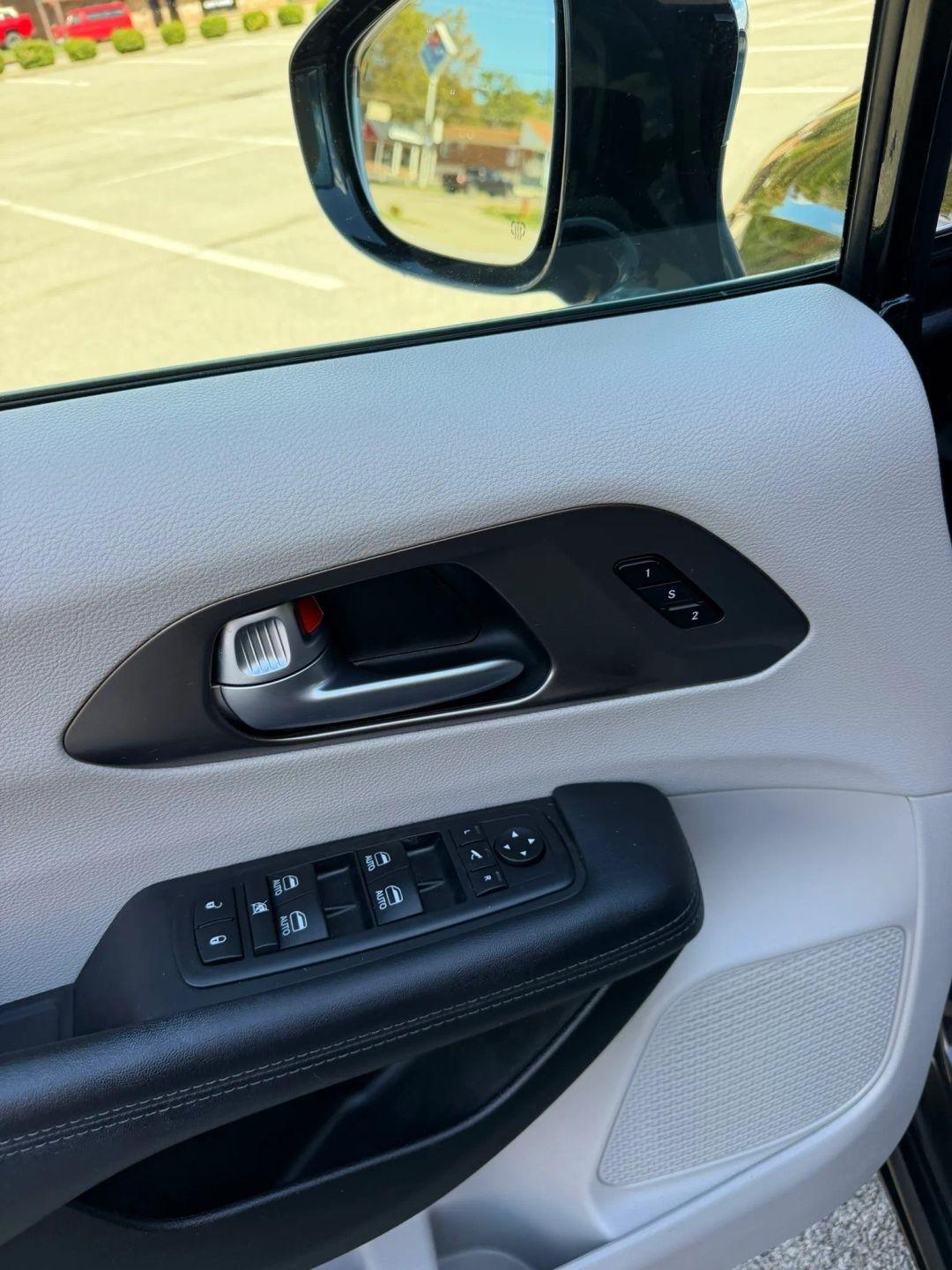 Chrysler Pacifica Limited FWD 2018