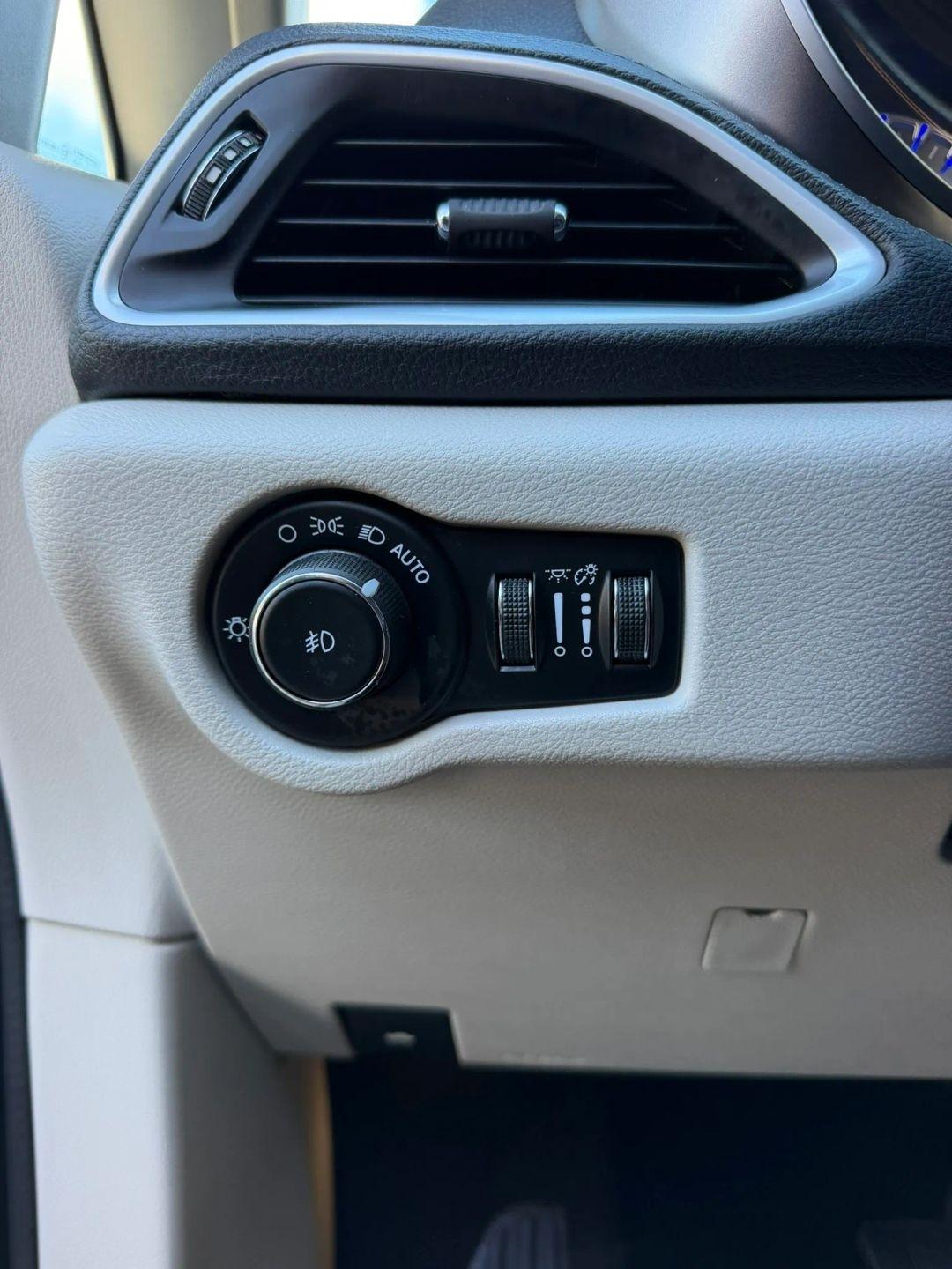 Chrysler Pacifica Limited FWD 2018