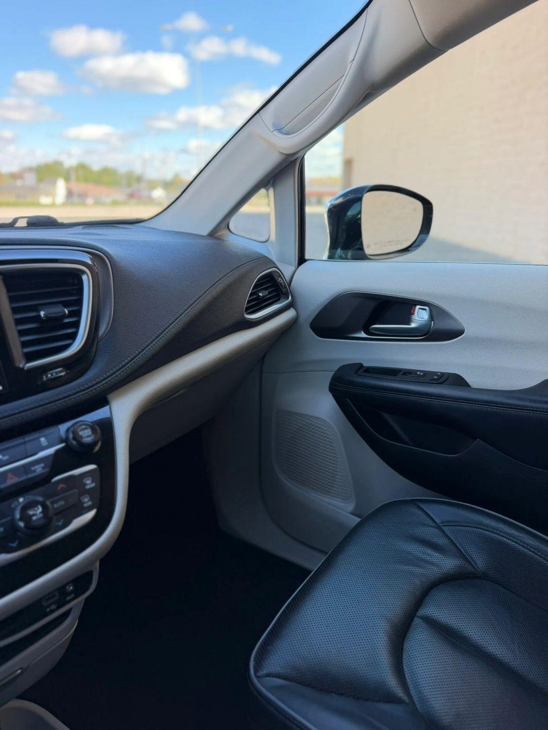 Chrysler Pacifica Limited FWD 2018