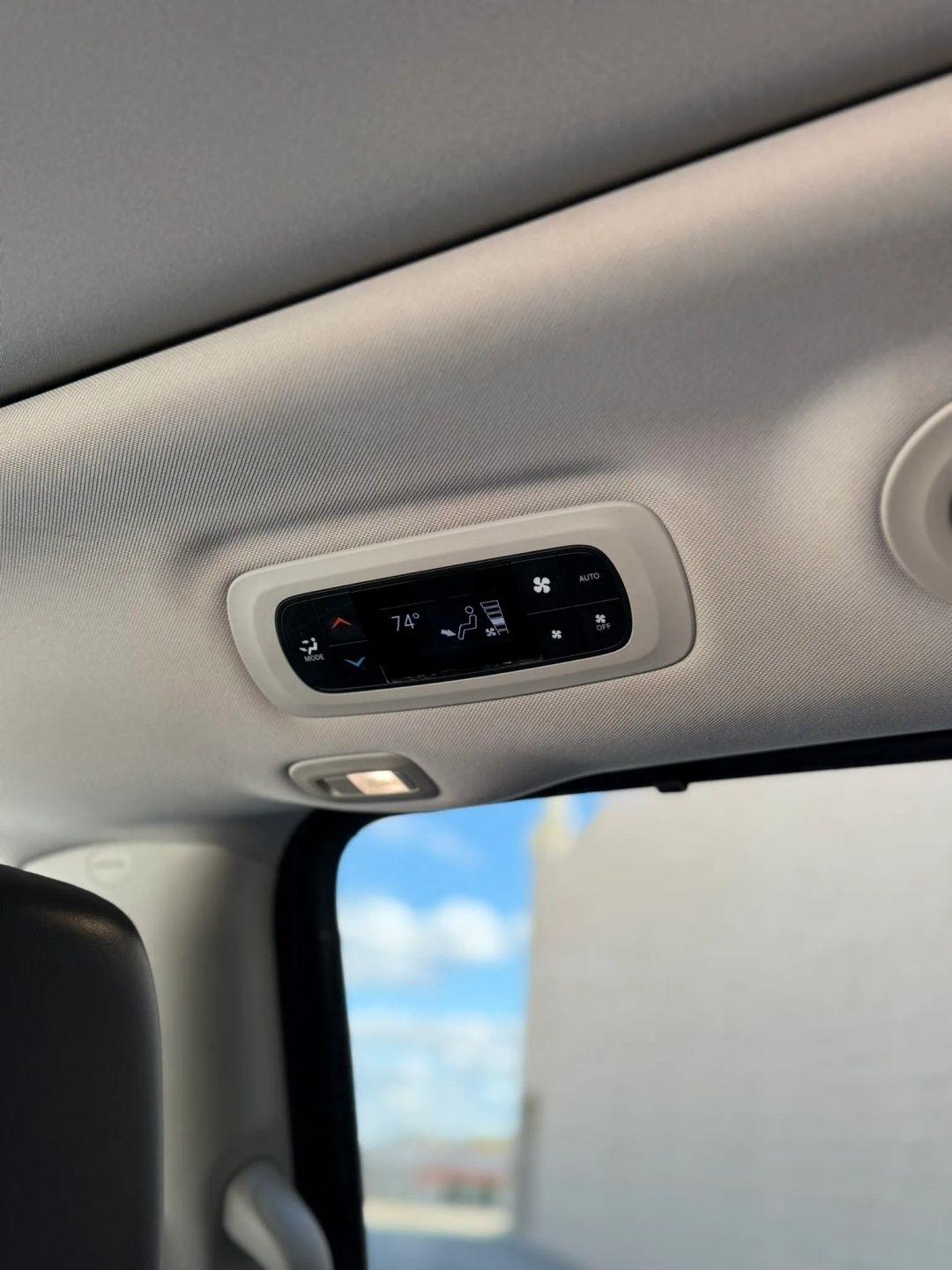 Chrysler Pacifica Limited FWD 2018