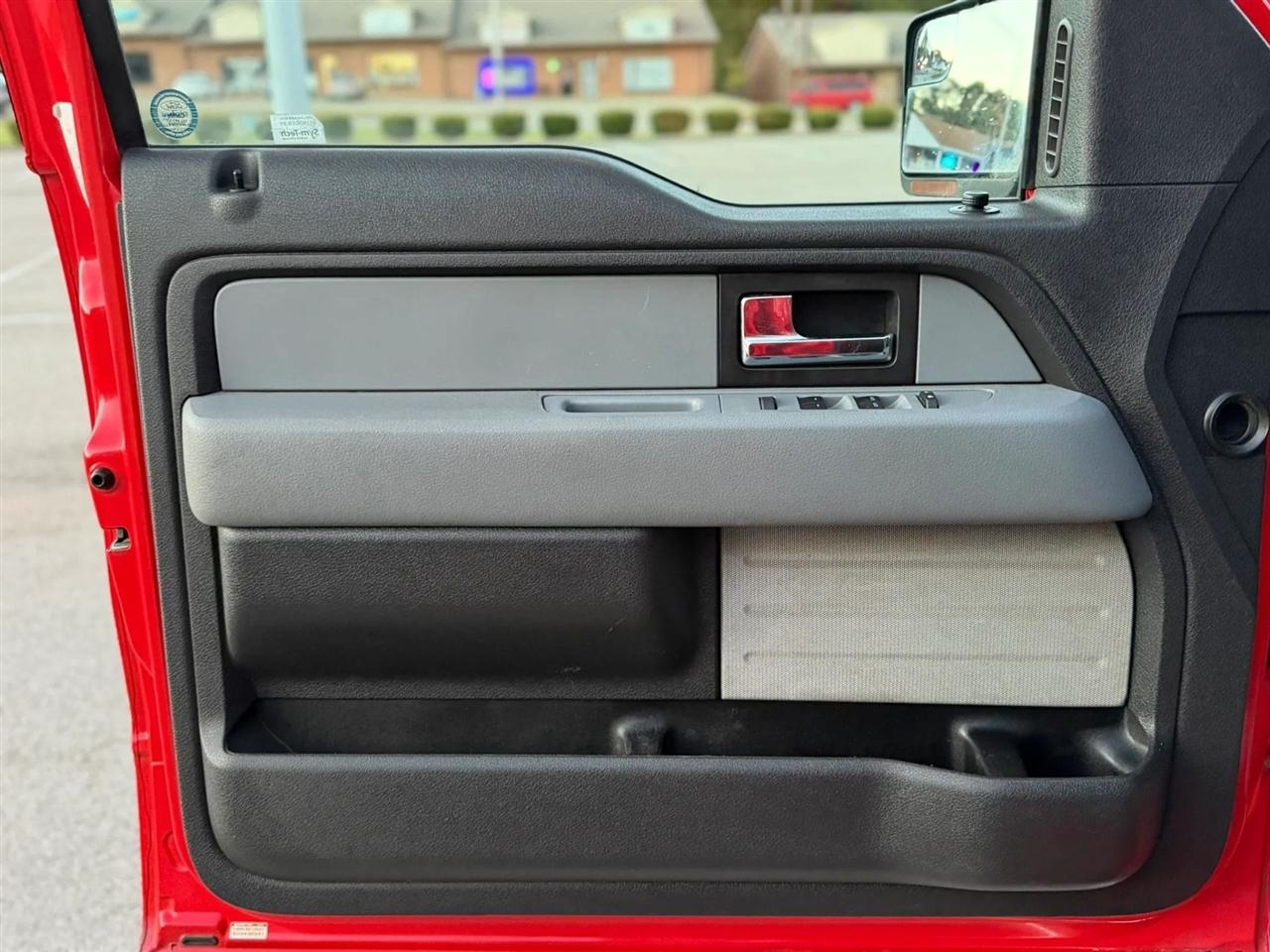 Ford F-150 4WD SuperCrew 145" Platinum 2012