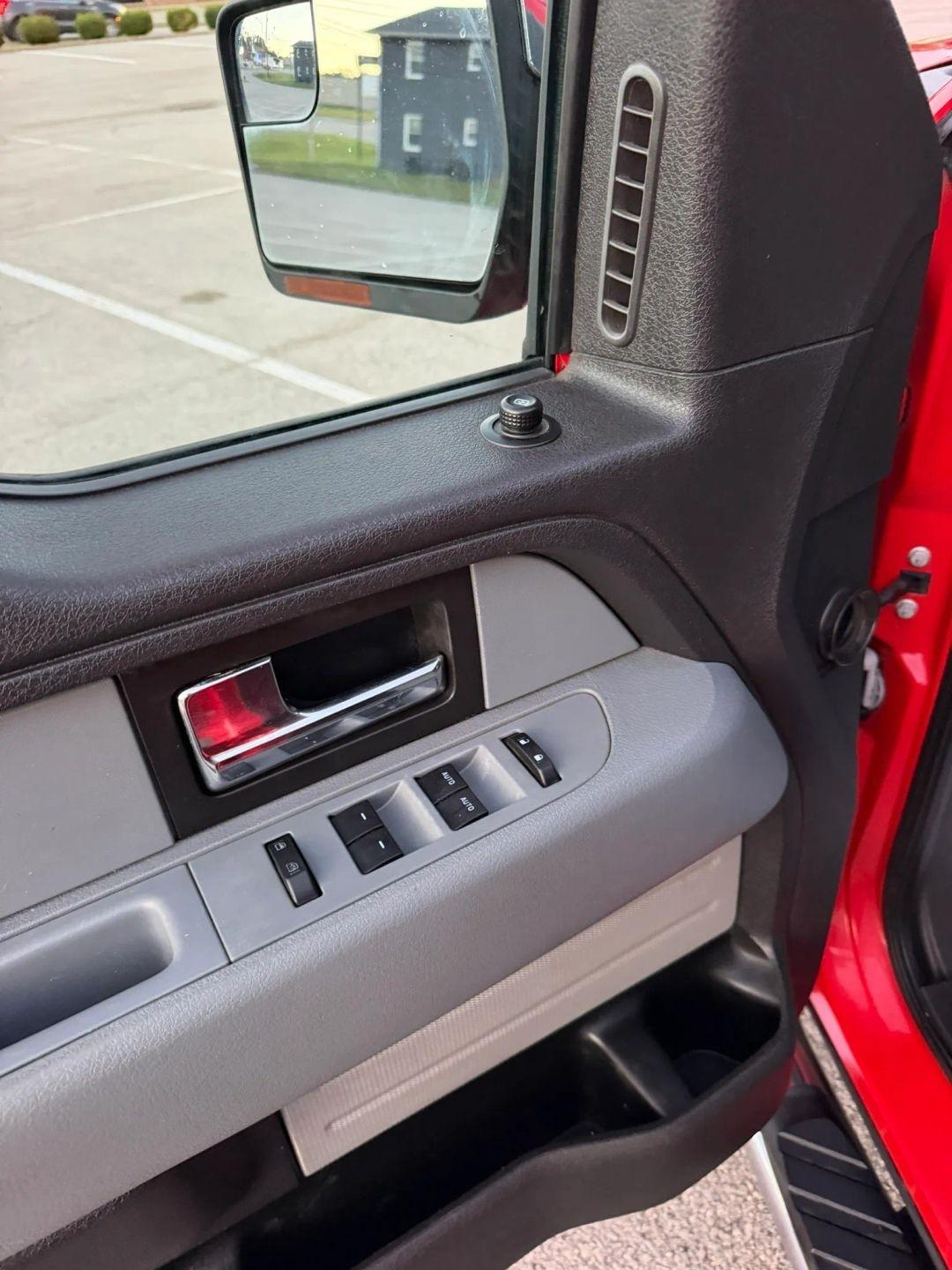 Ford F-150 4WD SuperCrew 145" Platinum 2012