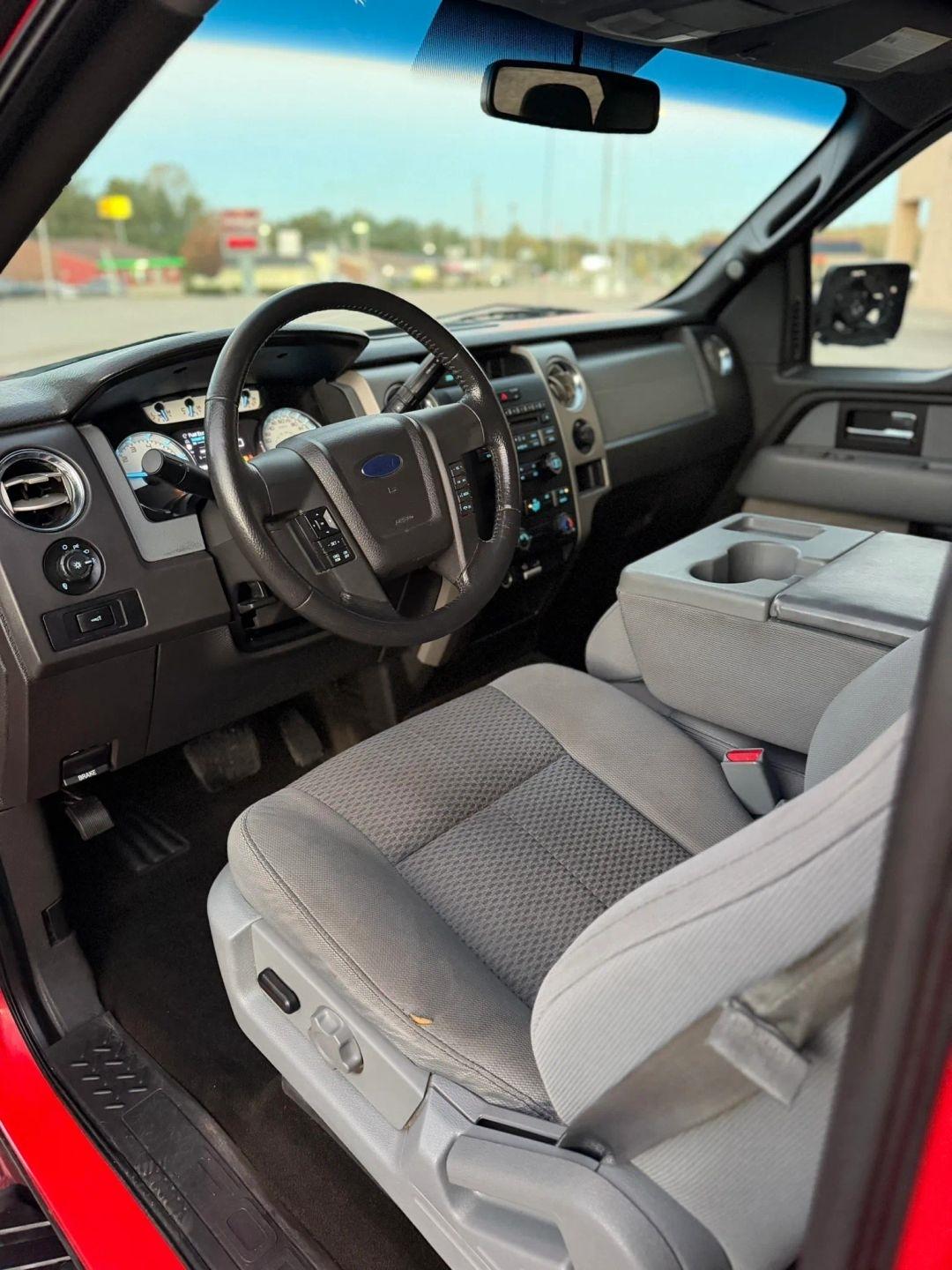 Ford F-150 4WD SuperCrew 145" Platinum 2012