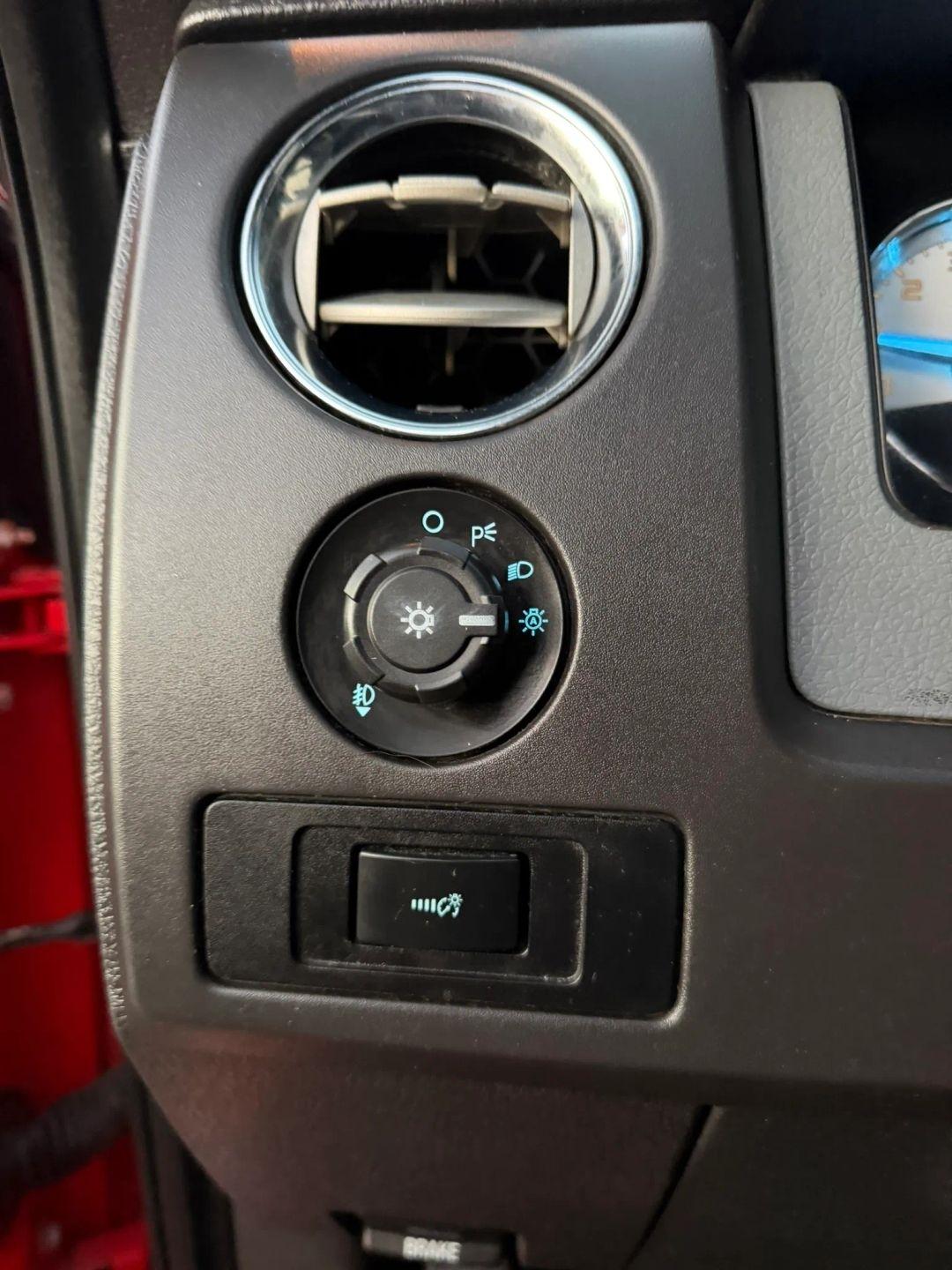 Ford F-150 4WD SuperCrew 145" Platinum 2012