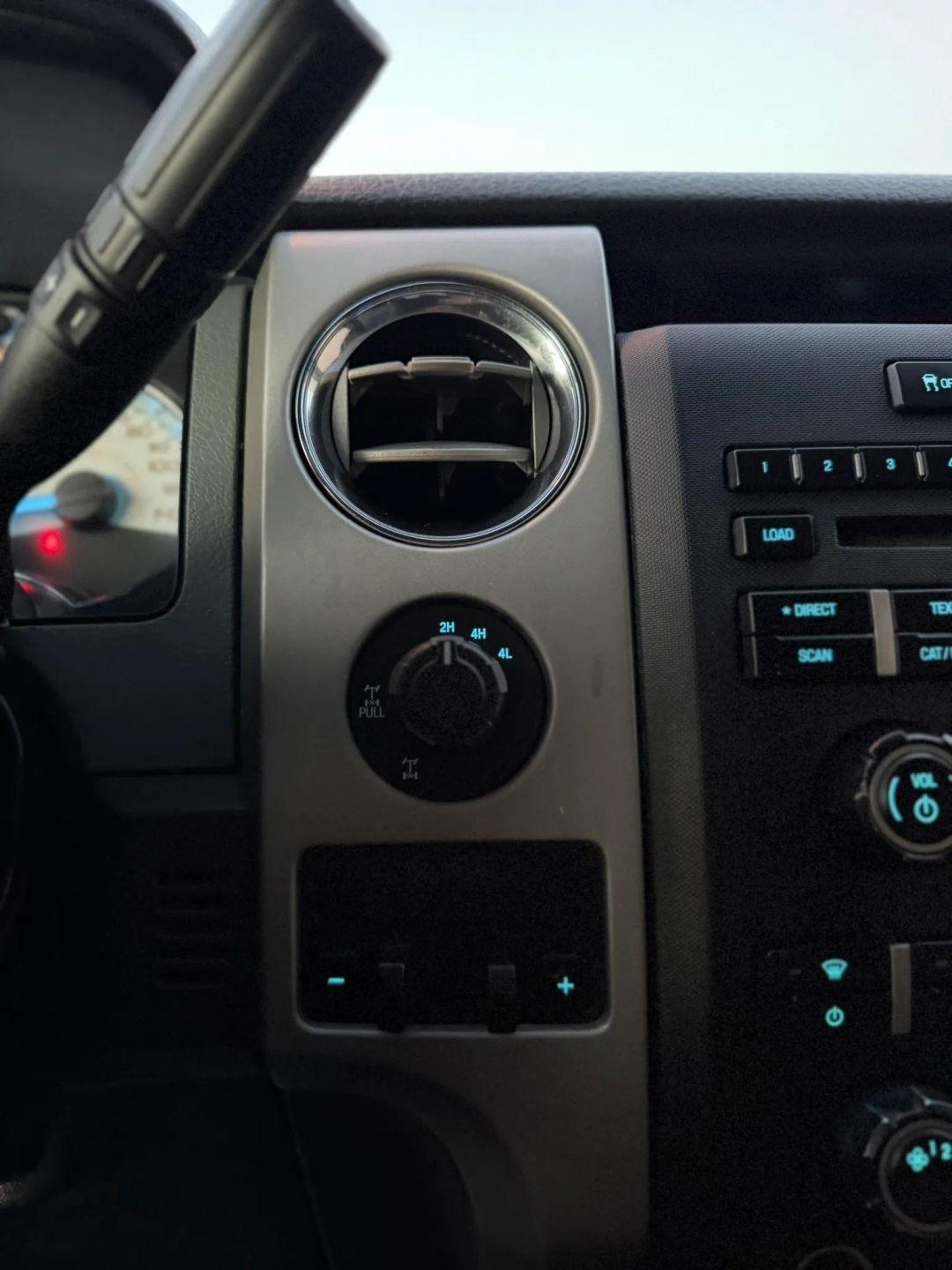 Ford F-150 4WD SuperCrew 145" Platinum 2012
