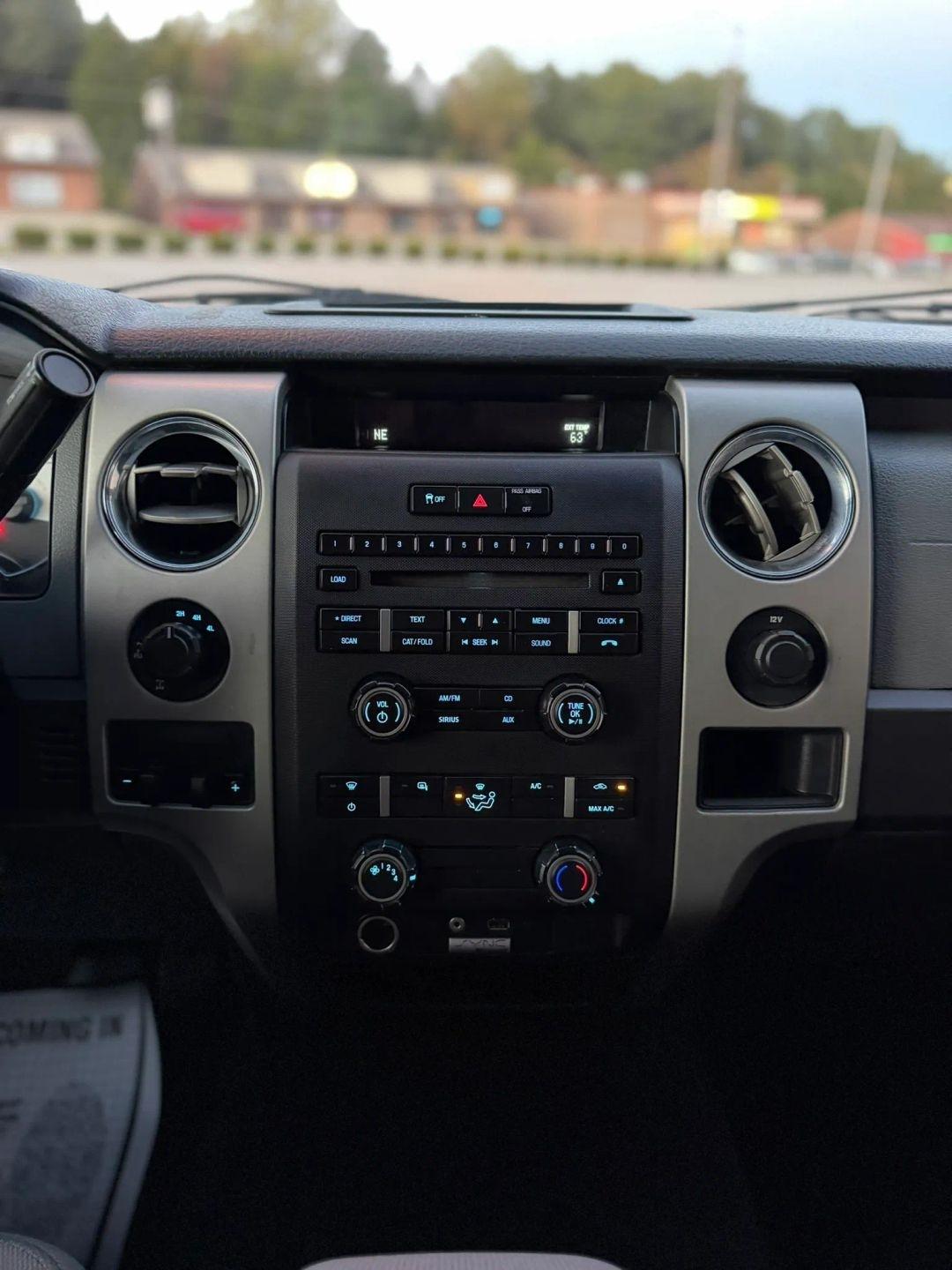 Ford F-150 4WD SuperCrew 145" Platinum 2012