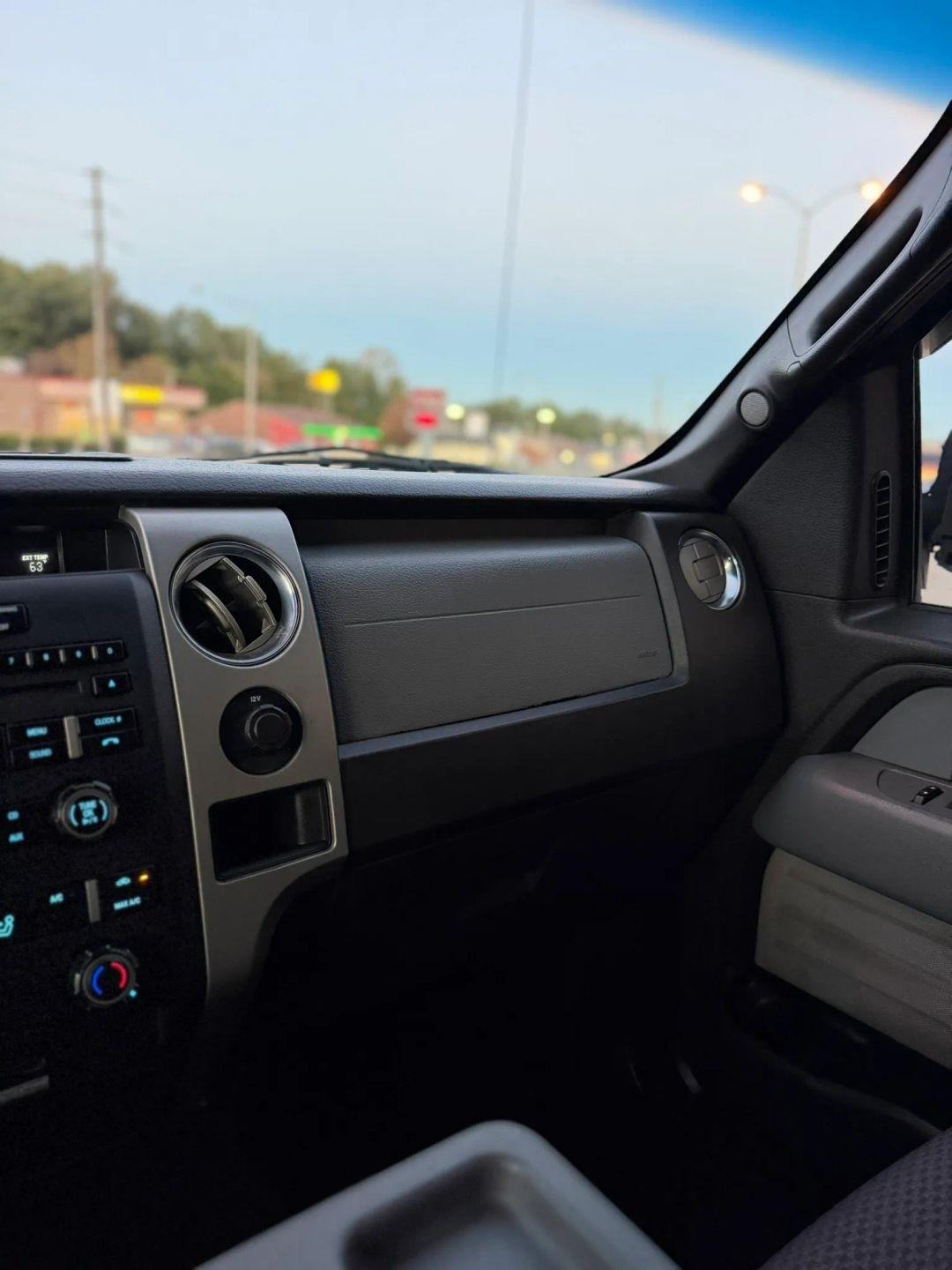 Ford F-150 4WD SuperCrew 145" Platinum 2012