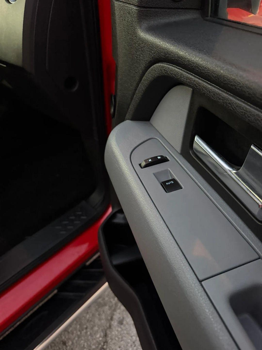 Ford F-150 4WD SuperCrew 145" Platinum 2012