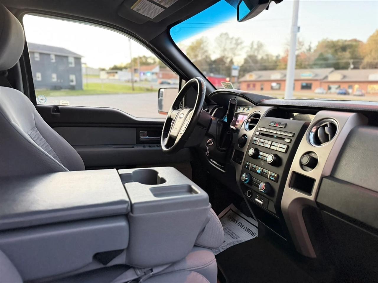 Ford F-150 4WD SuperCrew 145" Platinum 2012