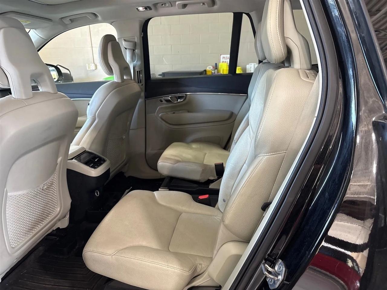 Volvo XC90 T6 AWD Momentum 6 Passenger 2020