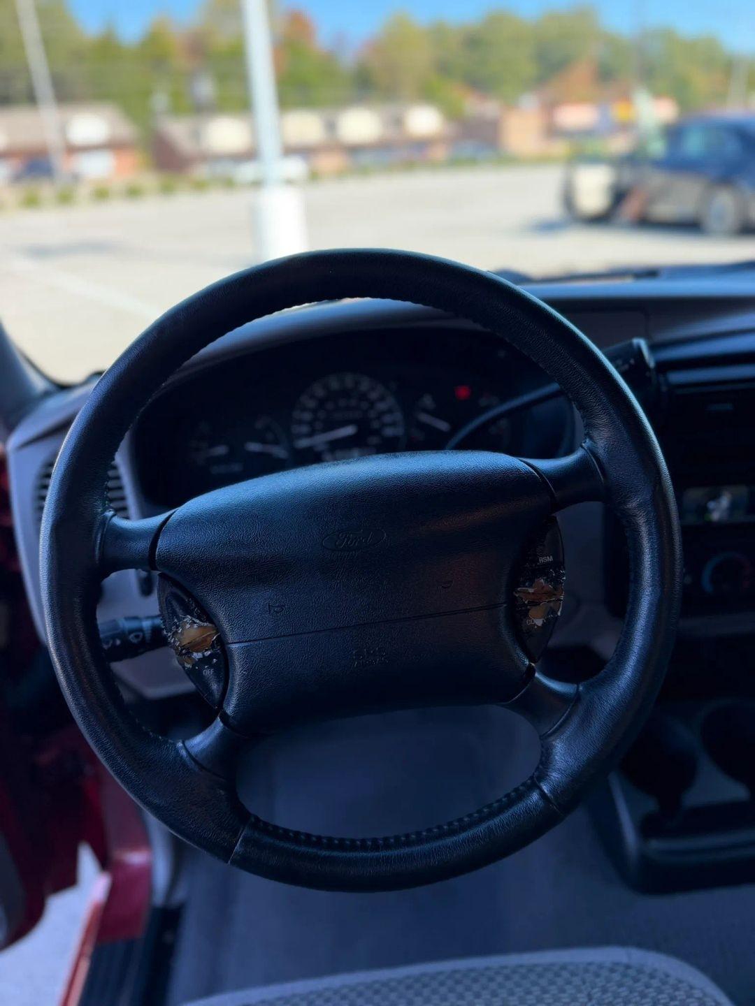 Ford Ranger Reg Cab 112" WB XLT 1999