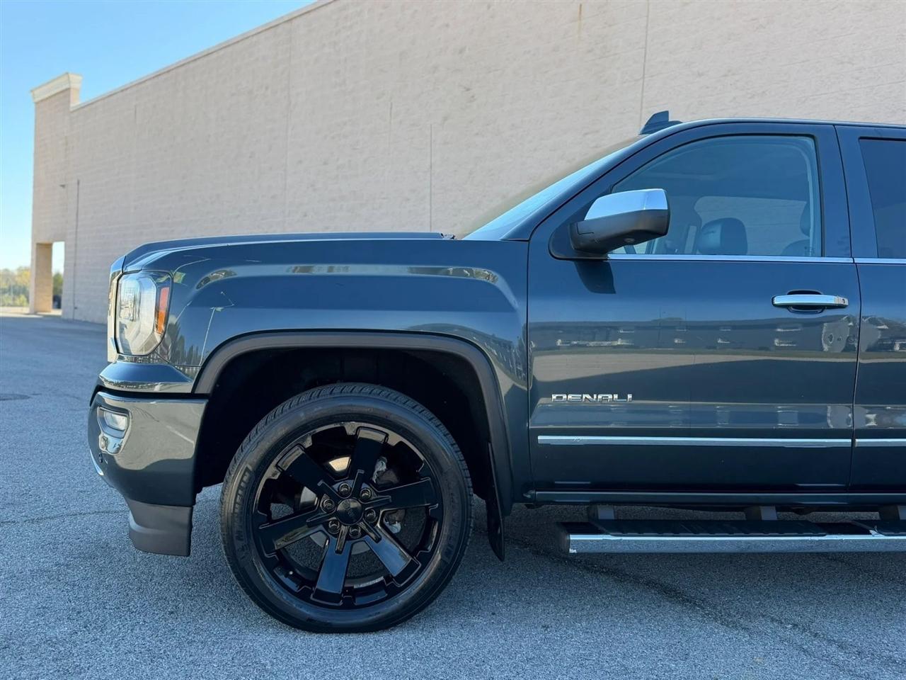 GMC Sierra 1500 4WD Crew Cab 143.5" Denali 2018