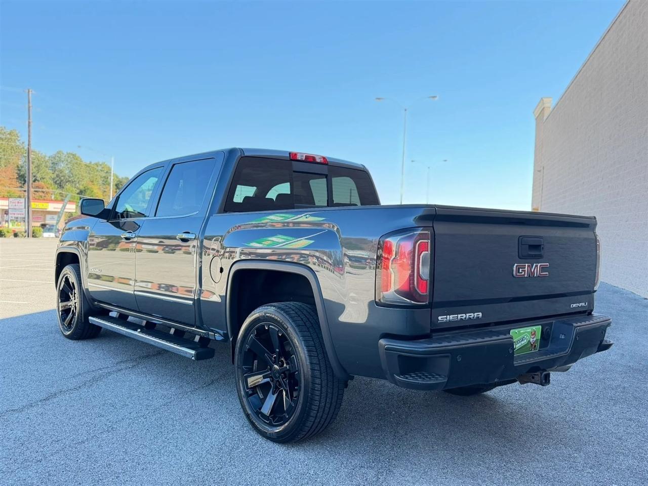 GMC Sierra 1500 4WD Crew Cab 143.5" Denali 2018