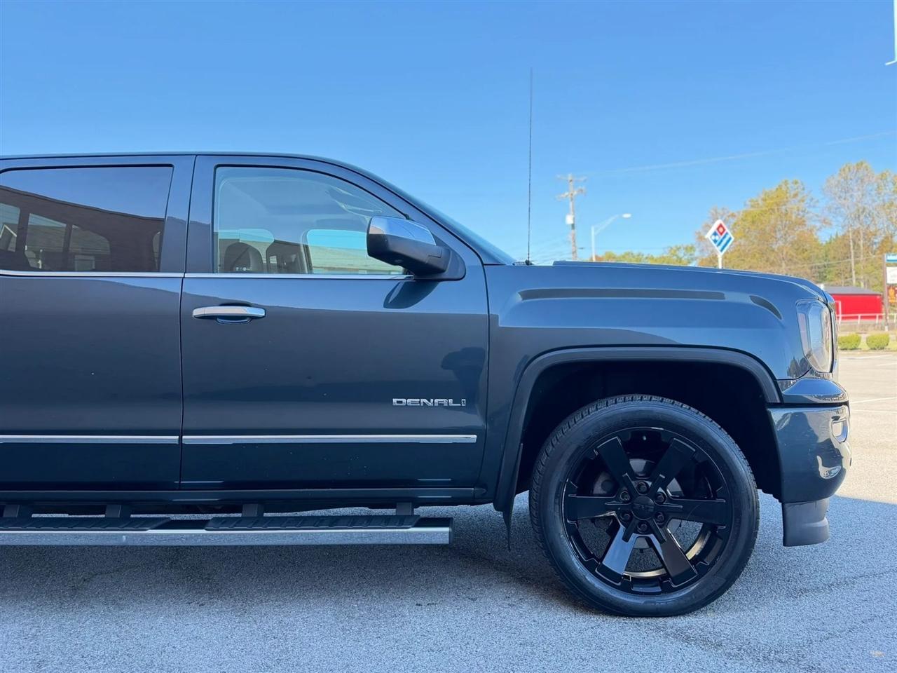 GMC Sierra 1500 4WD Crew Cab 143.5" Denali 2018