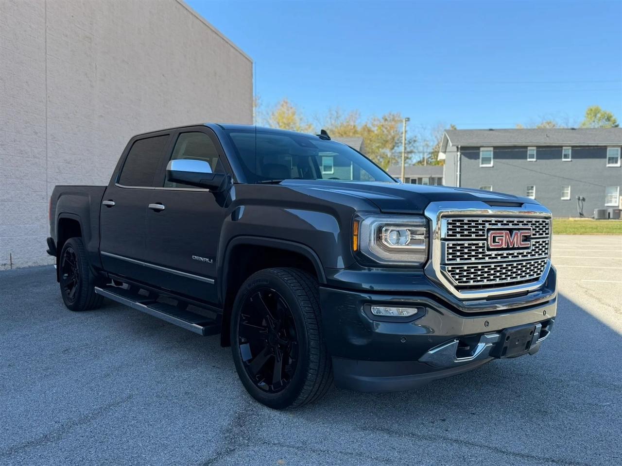 GMC Sierra 1500 4WD Crew Cab 143.5" Denali 2018