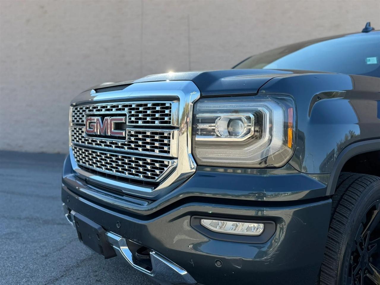 GMC Sierra 1500 4WD Crew Cab 143.5" Denali 2018
