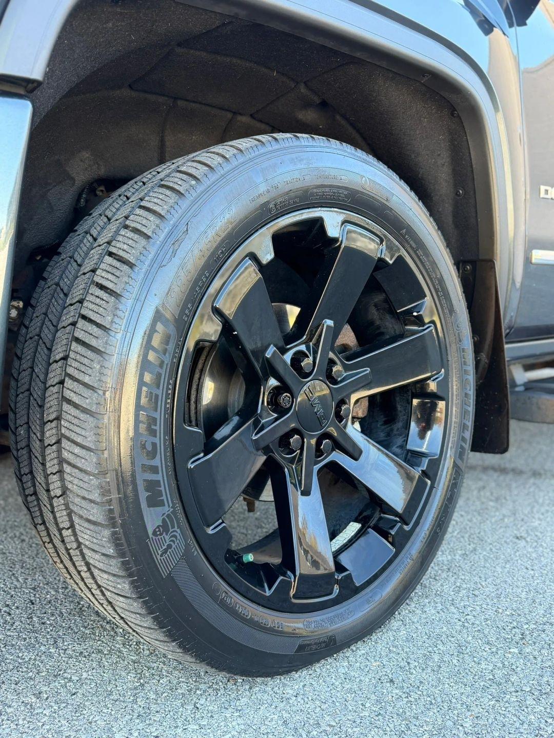GMC Sierra 1500 4WD Crew Cab 143.5" Denali 2018