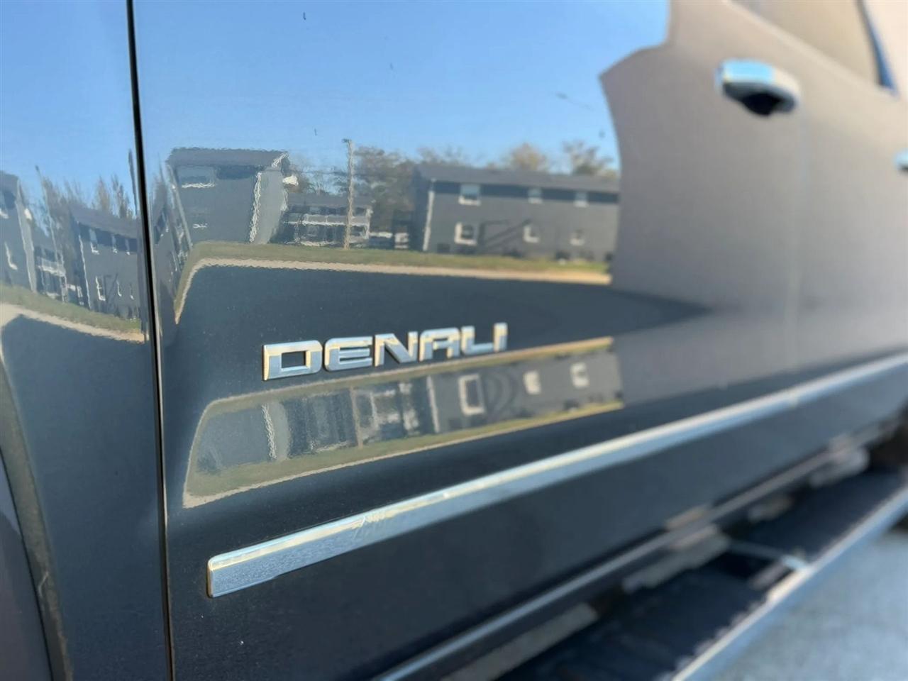 GMC Sierra 1500 4WD Crew Cab 143.5" Denali 2018