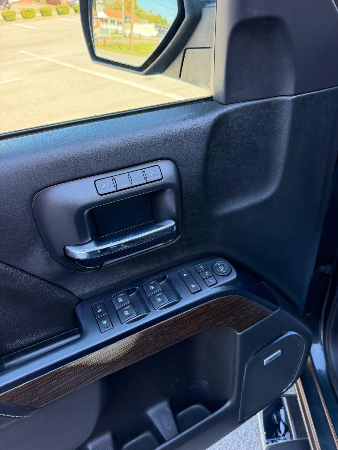 GMC Sierra 1500 4WD Crew Cab 143.5" Denali 2018