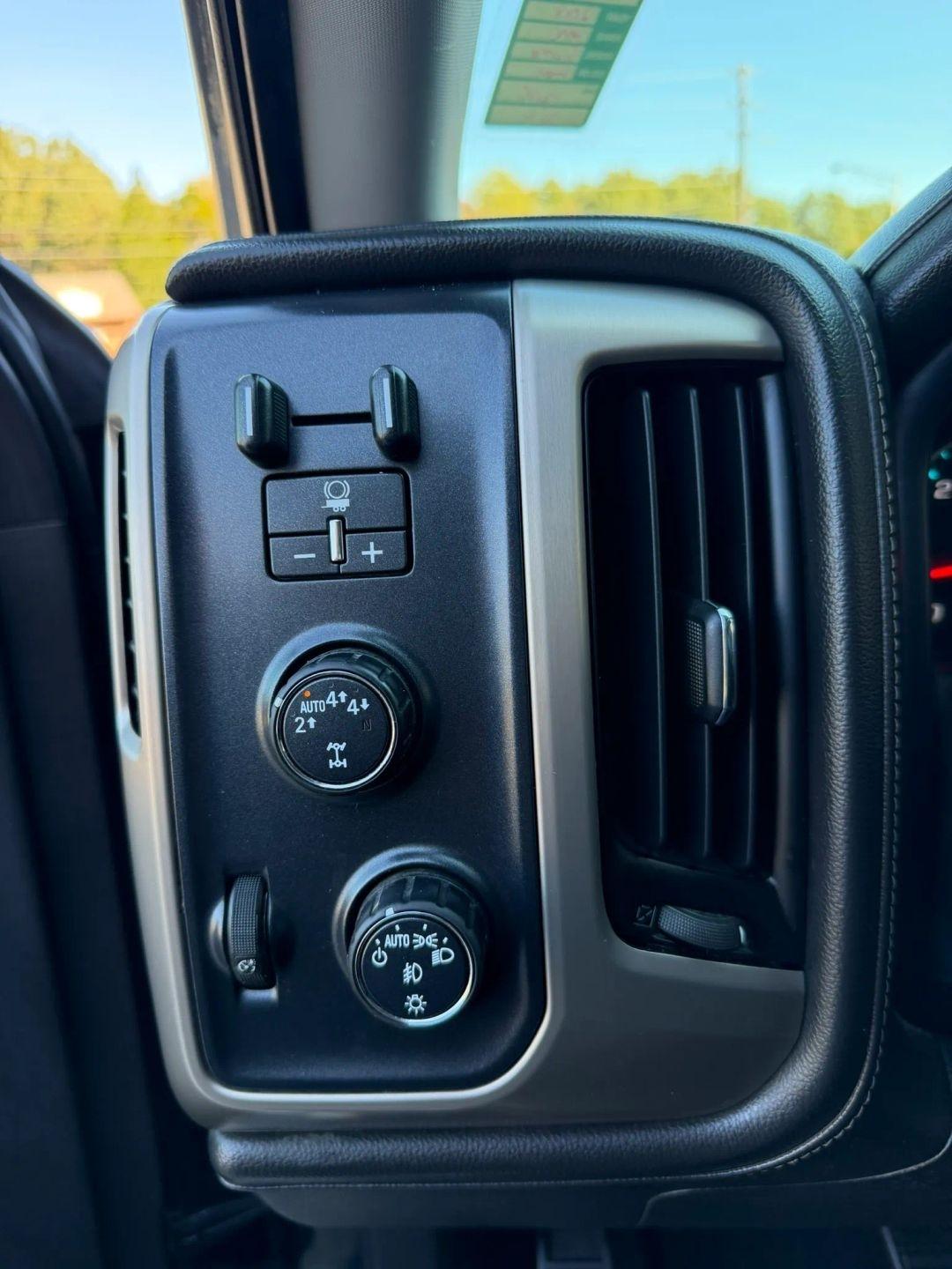 GMC Sierra 1500 4WD Crew Cab 143.5" Denali 2018