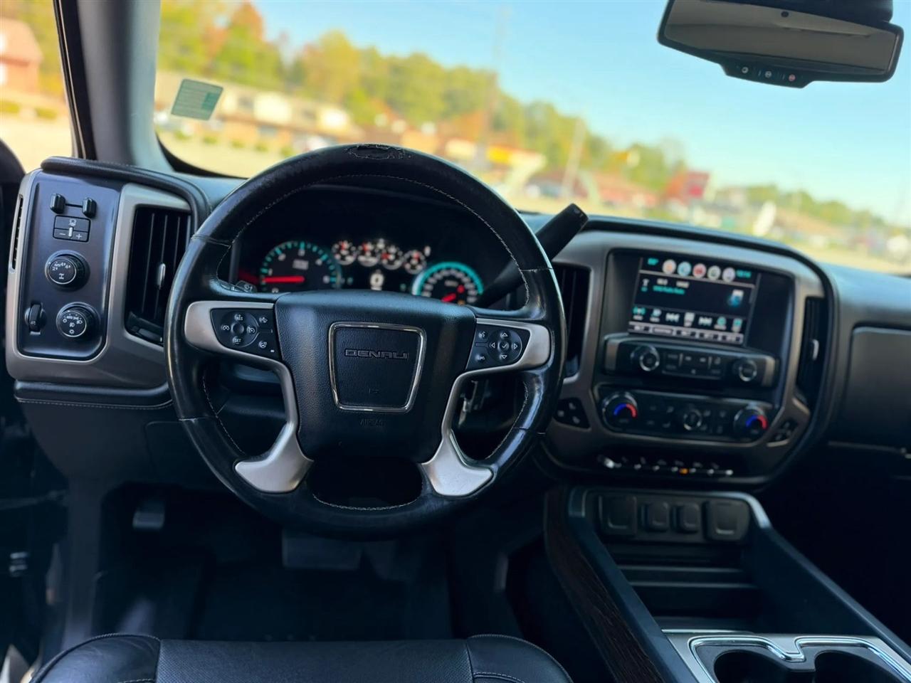GMC Sierra 1500 4WD Crew Cab 143.5" Denali 2018
