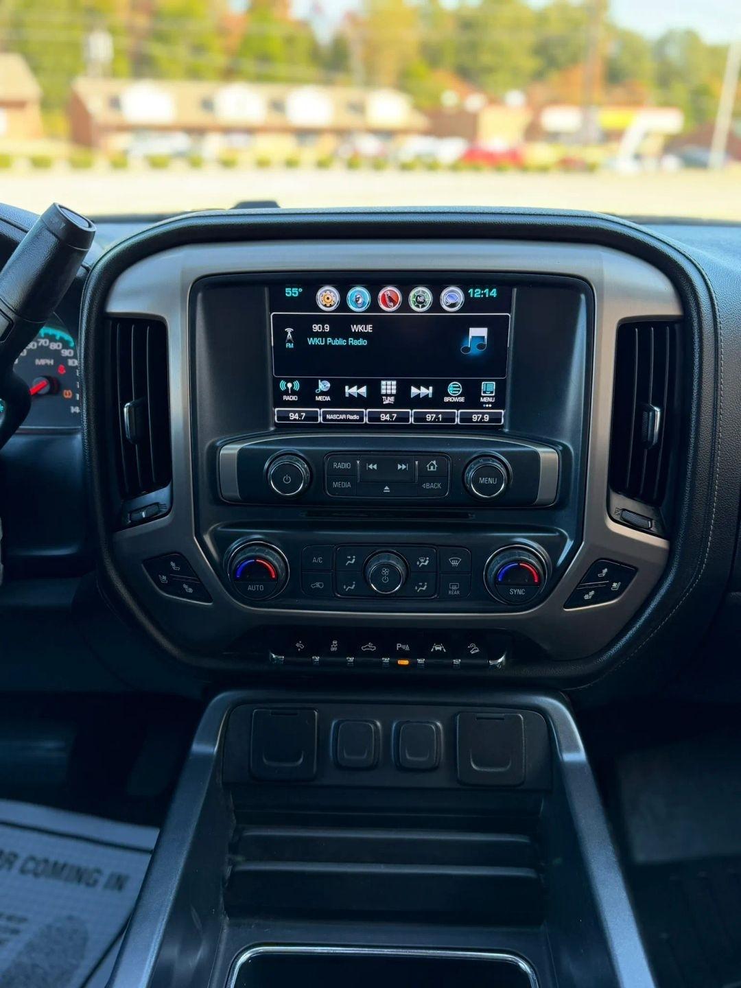 GMC Sierra 1500 4WD Crew Cab 143.5" Denali 2018