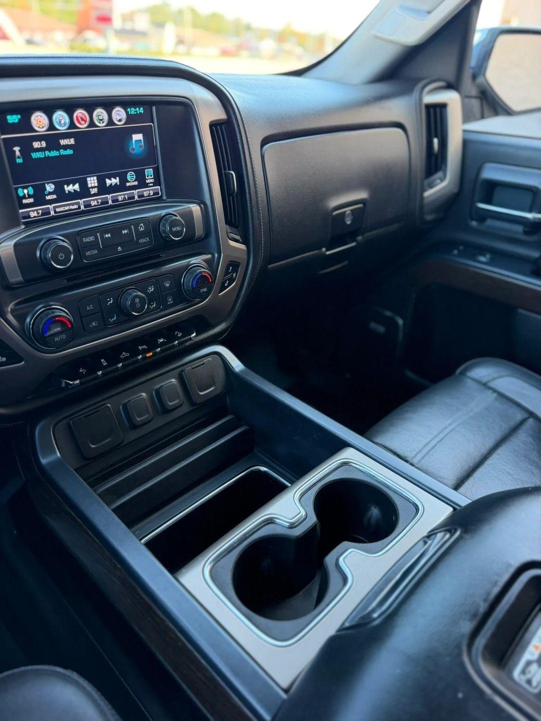 GMC Sierra 1500 4WD Crew Cab 143.5" Denali 2018