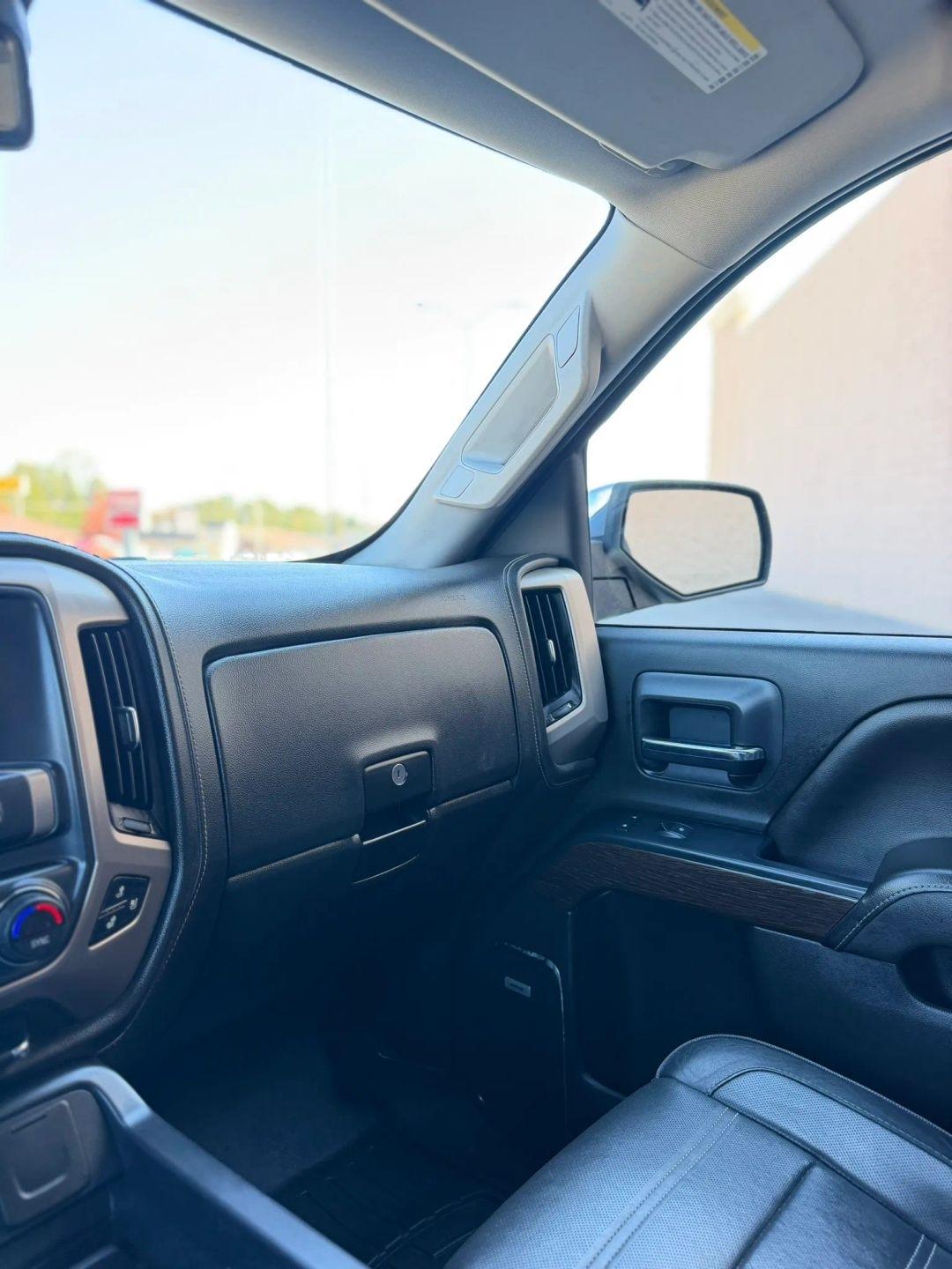 GMC Sierra 1500 4WD Crew Cab 143.5" Denali 2018