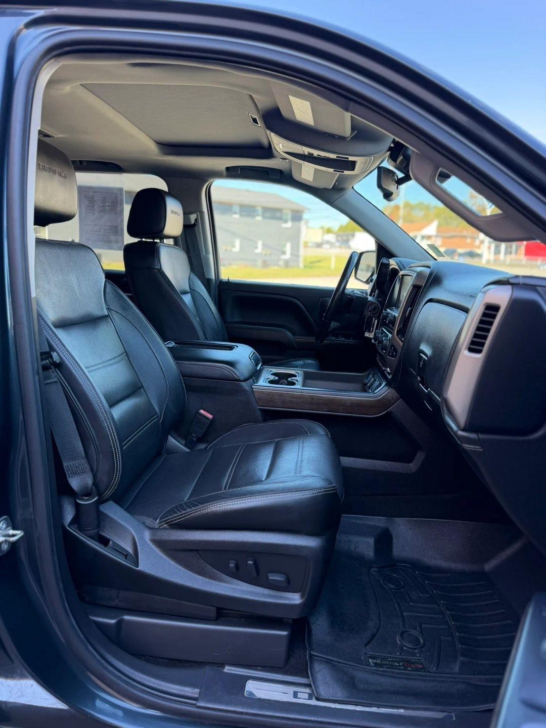 GMC Sierra 1500 4WD Crew Cab 143.5" Denali 2018