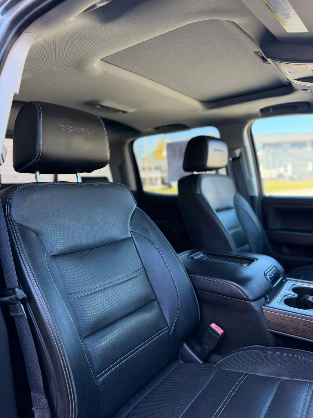 GMC Sierra 1500 4WD Crew Cab 143.5" Denali 2018
