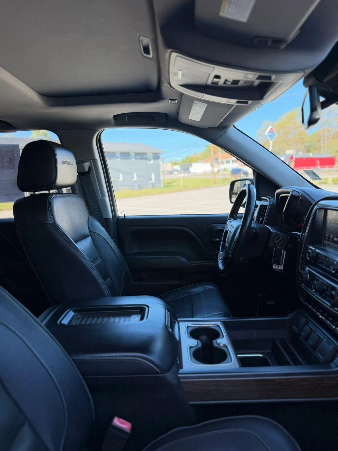 GMC Sierra 1500 4WD Crew Cab 143.5" Denali 2018