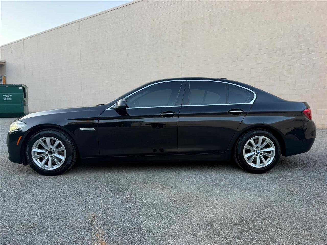 BMW 5 Series 4dr Sdn 528i RWD 2016