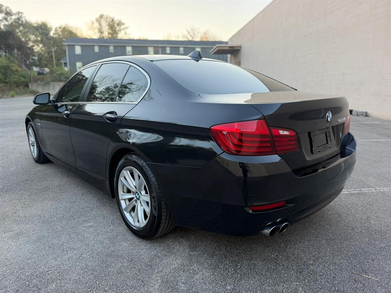 BMW 5 Series 4dr Sdn 528i RWD 2016