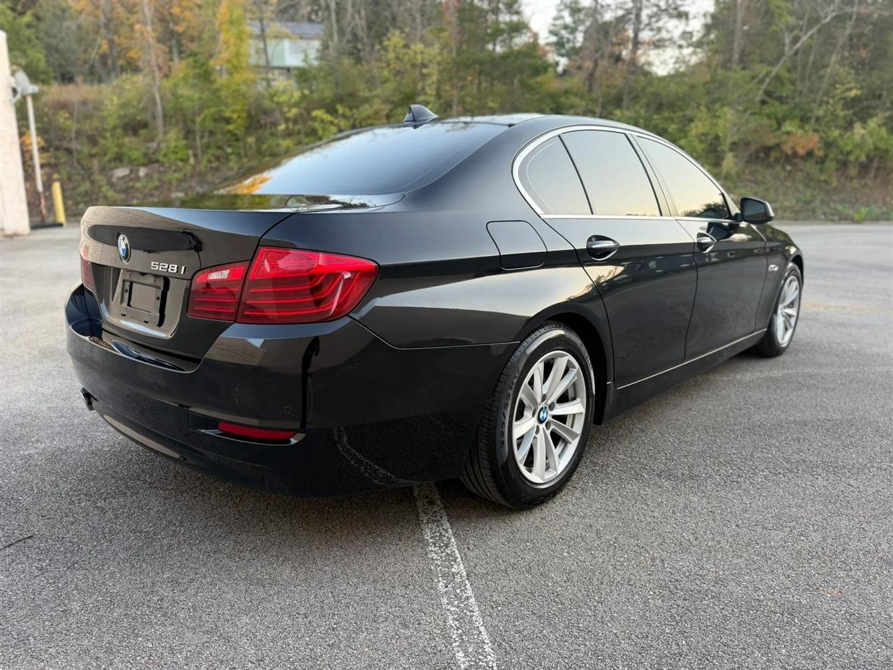 BMW 5 Series 4dr Sdn 528i RWD 2016