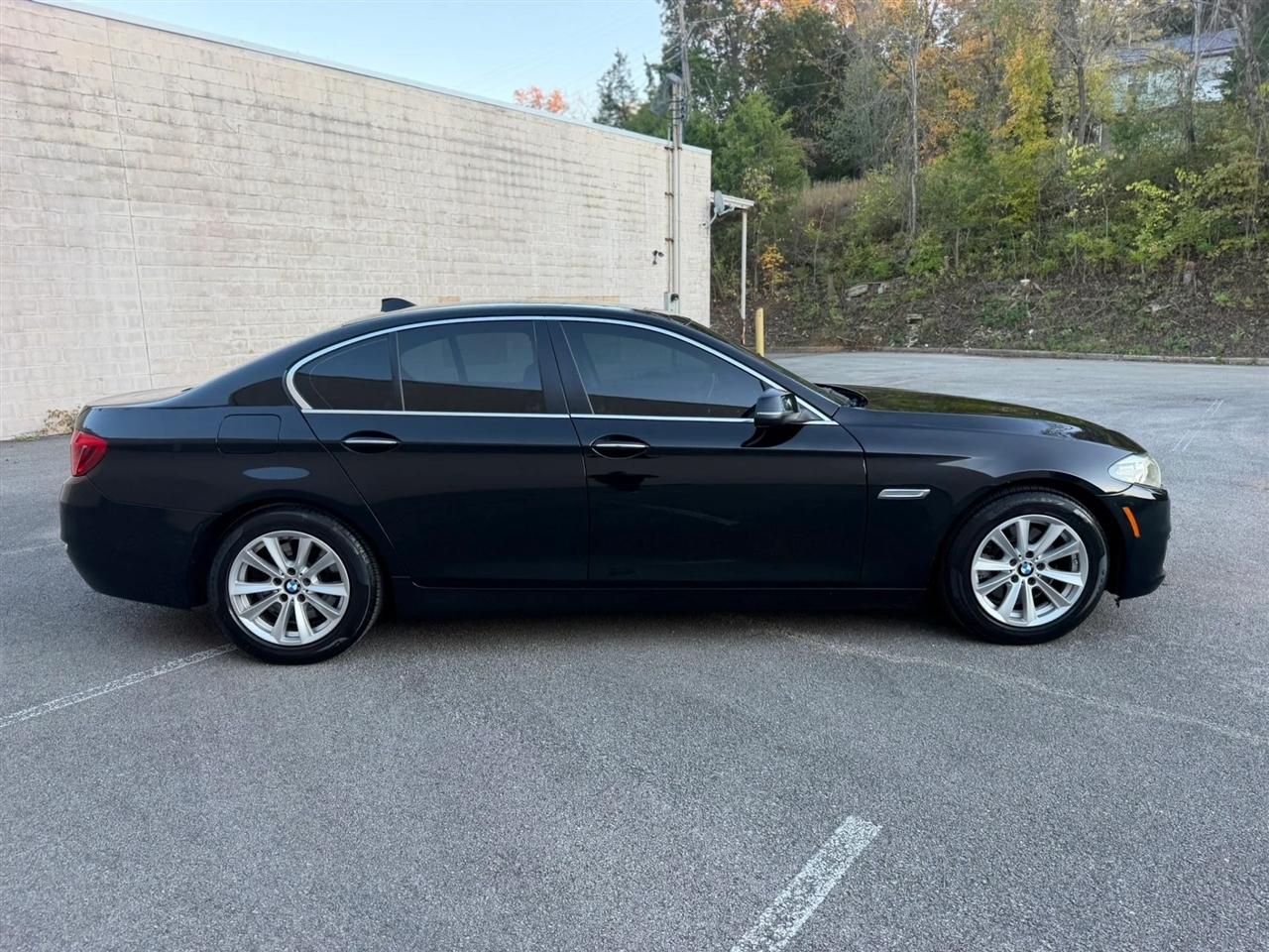 BMW 5 Series 4dr Sdn 528i RWD 2016