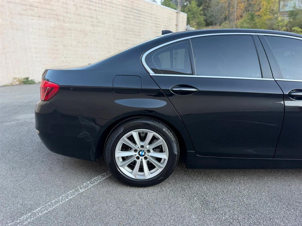 BMW 5 Series 4dr Sdn 528i RWD 2016