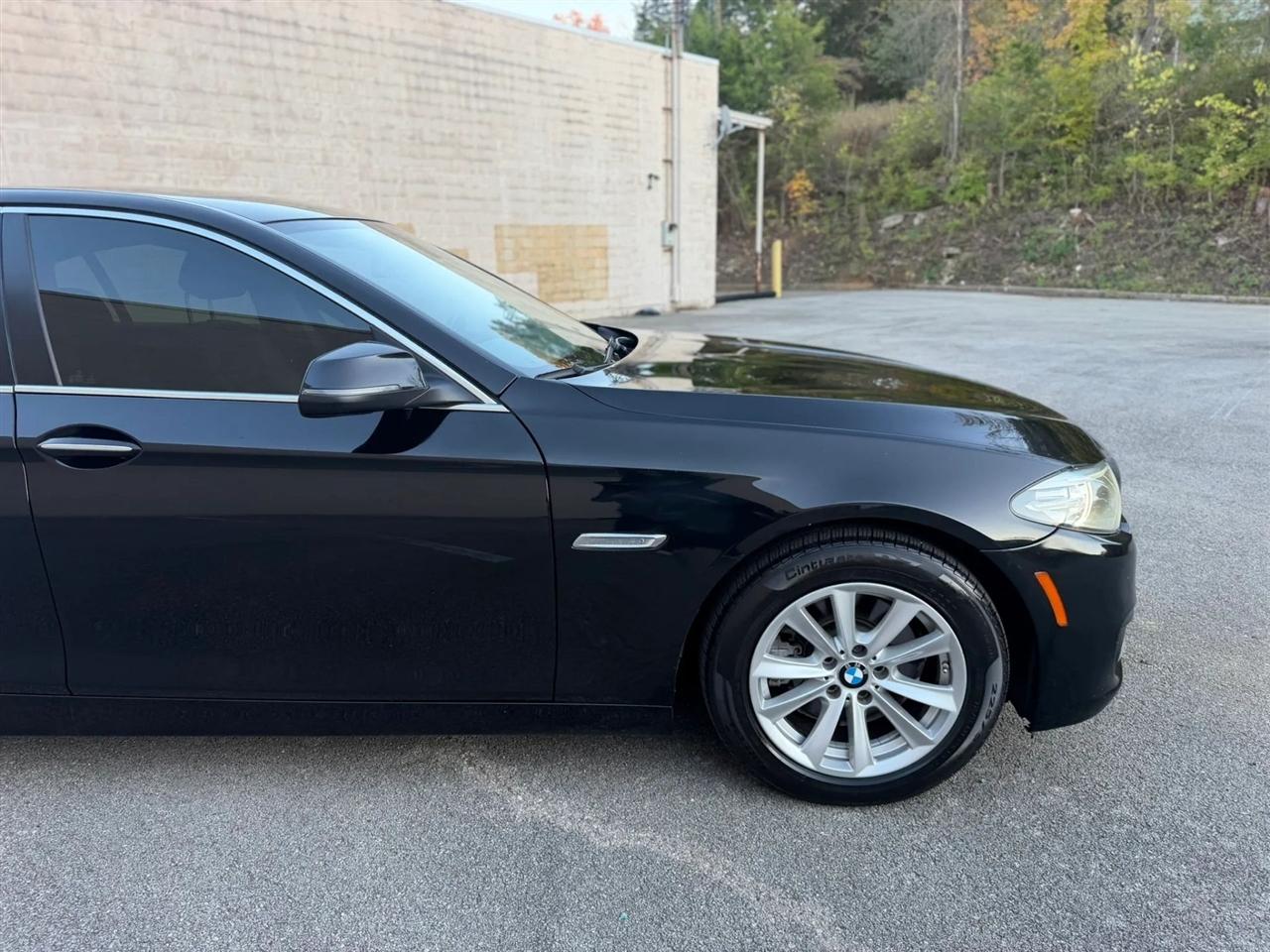 BMW 5 Series 4dr Sdn 528i RWD 2016