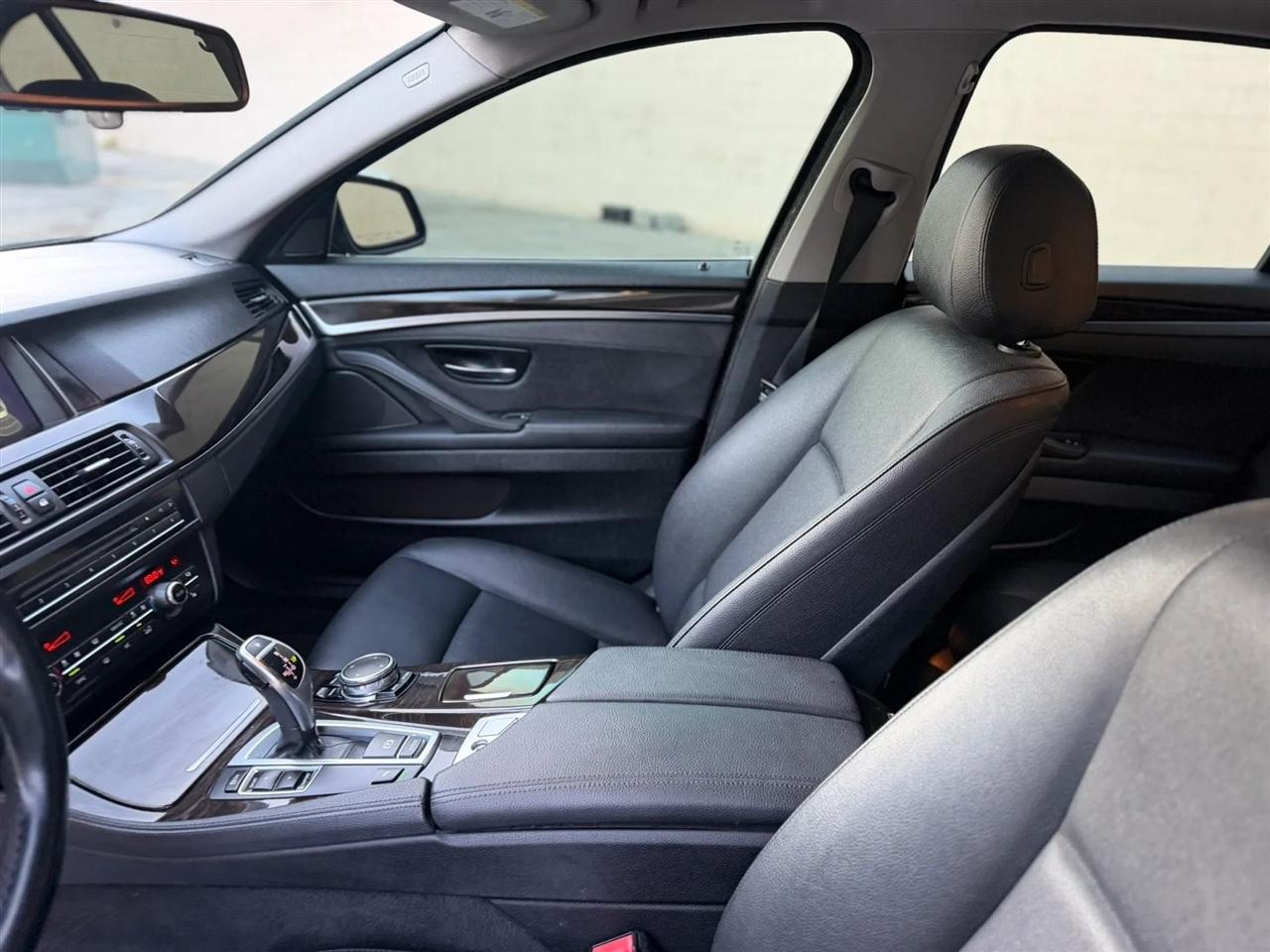 BMW 5 Series 4dr Sdn 528i RWD 2016