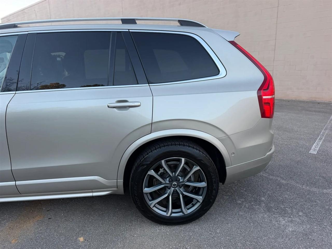 Volvo XC90 T6 AWD 7-Passenger Momentum 2017
