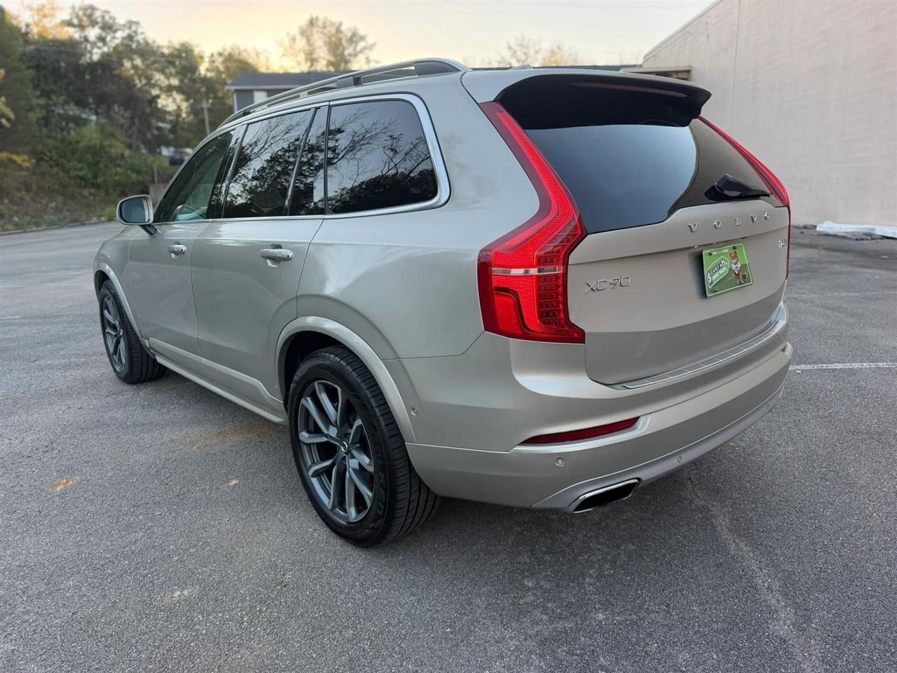 Volvo XC90 T6 AWD 7-Passenger Momentum 2017