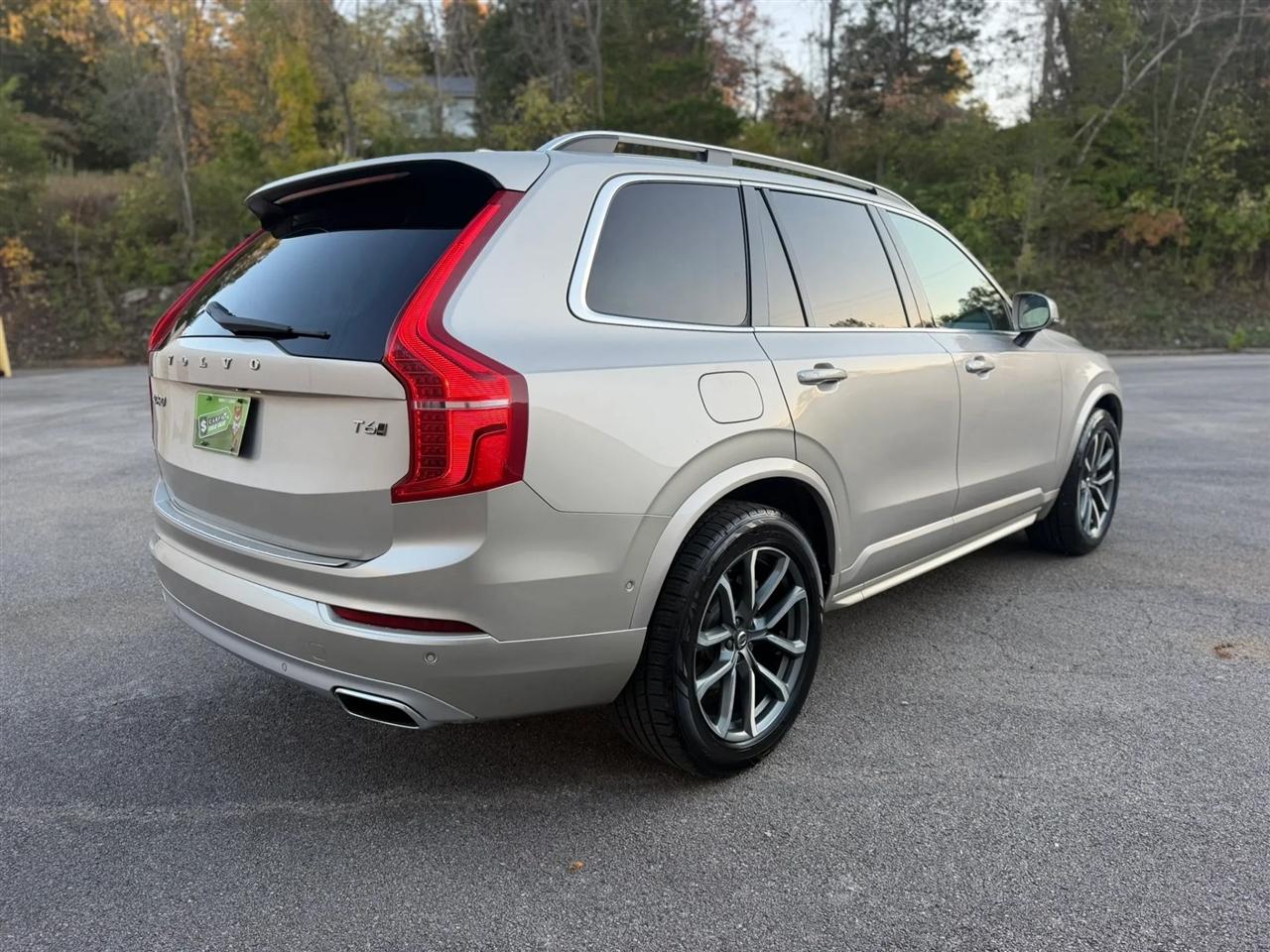 Volvo XC90 T6 AWD 7-Passenger Momentum 2017