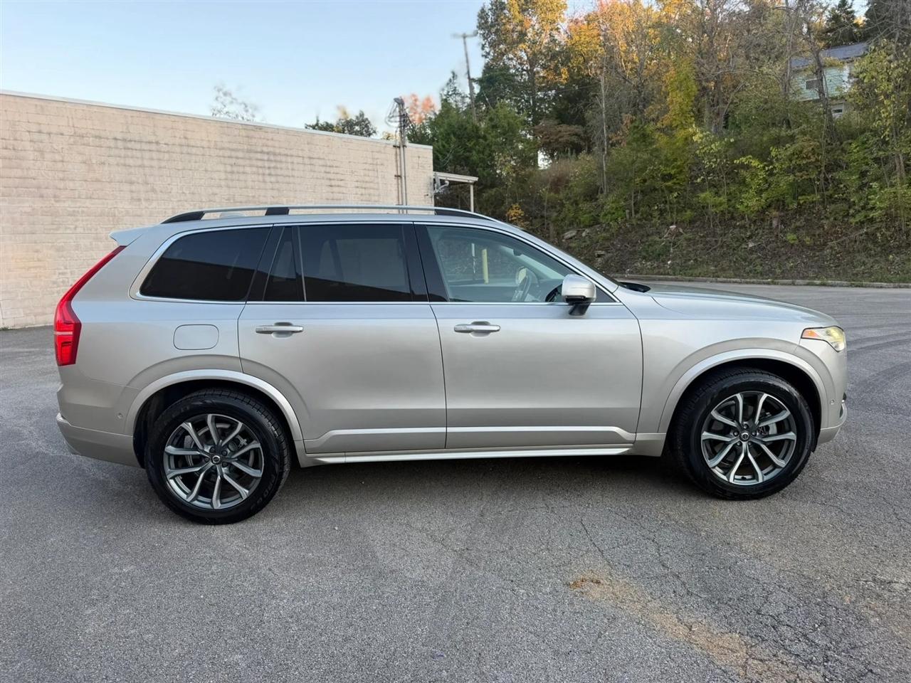 Volvo XC90 T6 AWD 7-Passenger Momentum 2017