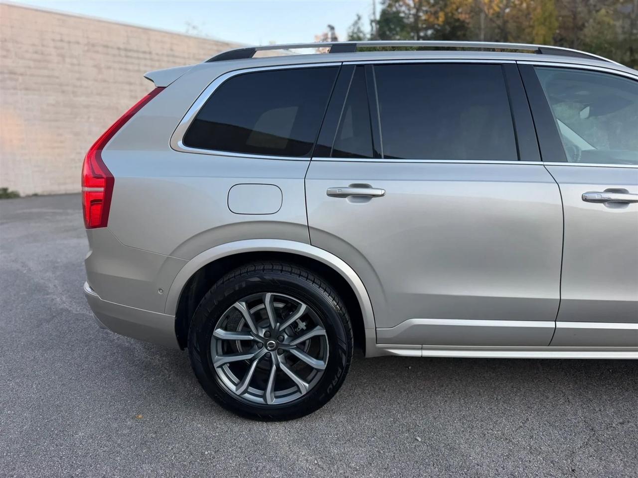 Volvo XC90 T6 AWD 7-Passenger Momentum 2017