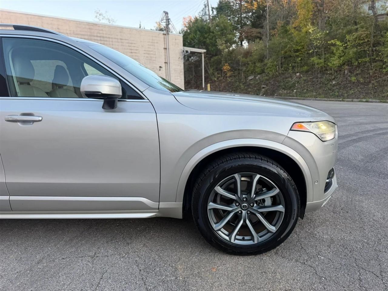 Volvo XC90 T6 AWD 7-Passenger Momentum 2017
