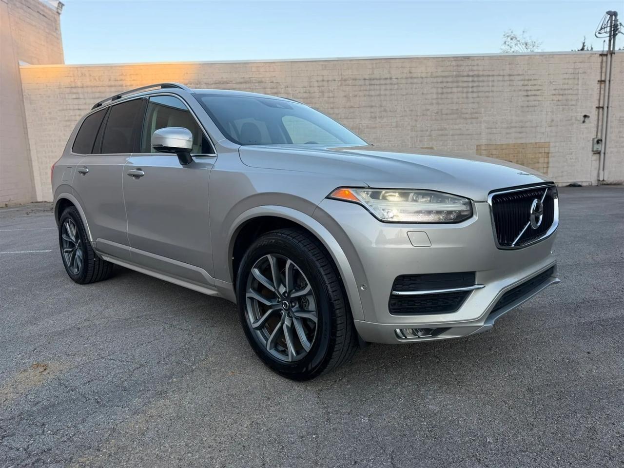 Volvo XC90 T6 AWD 7-Passenger Momentum 2017