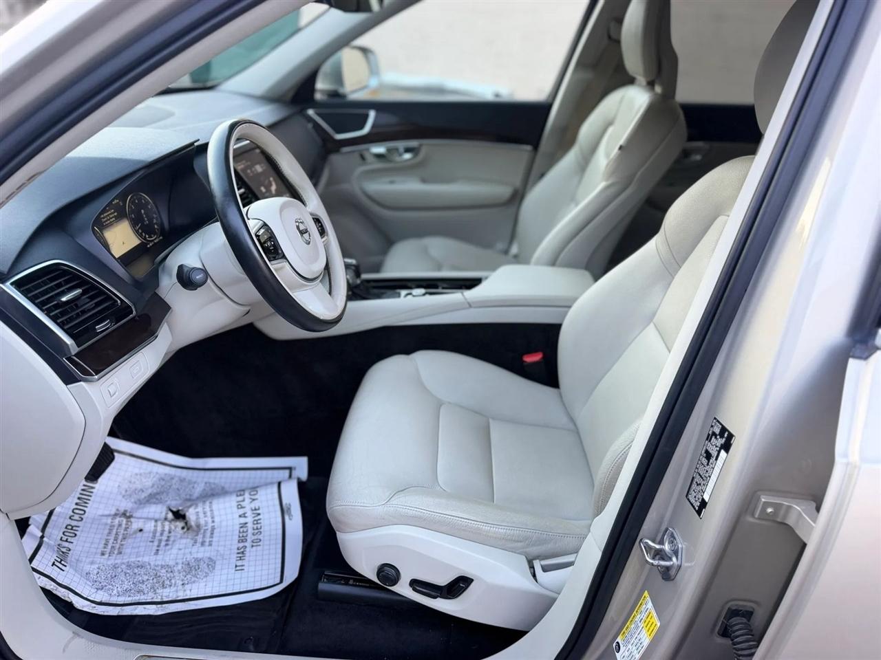 Volvo XC90 T6 AWD 7-Passenger Momentum 2017