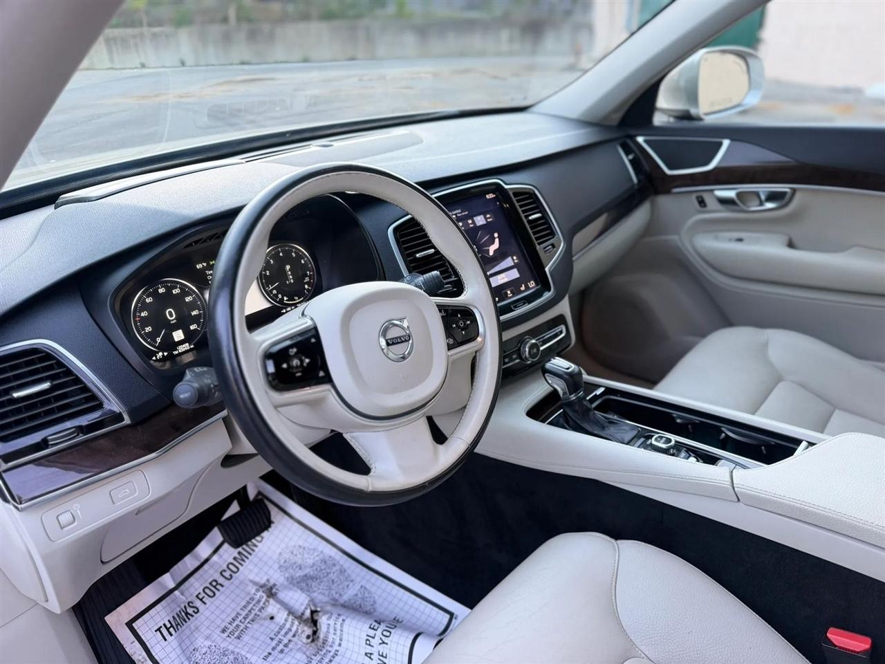 Volvo XC90 T6 AWD 7-Passenger Momentum 2017