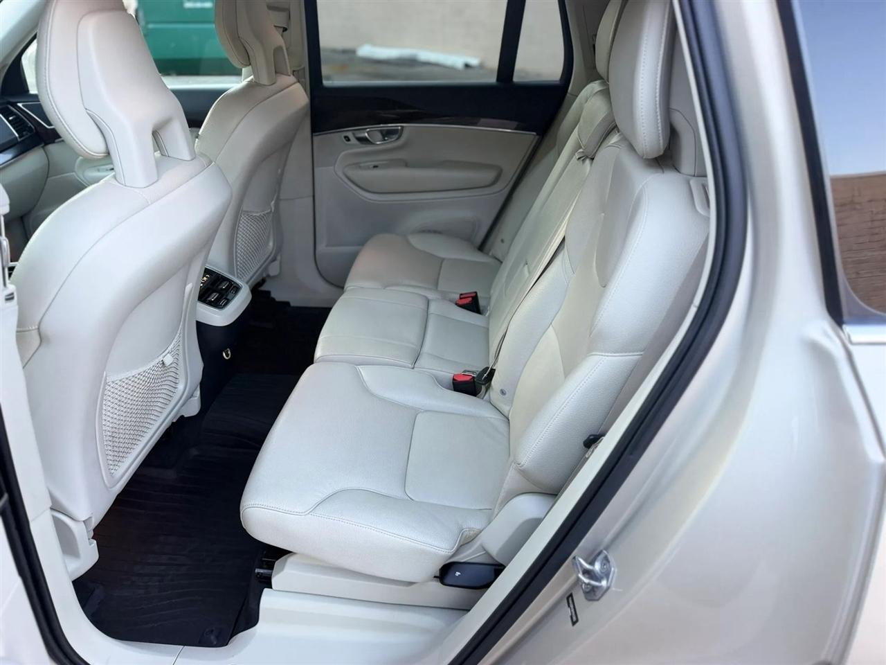 Volvo XC90 T6 AWD 7-Passenger Momentum 2017