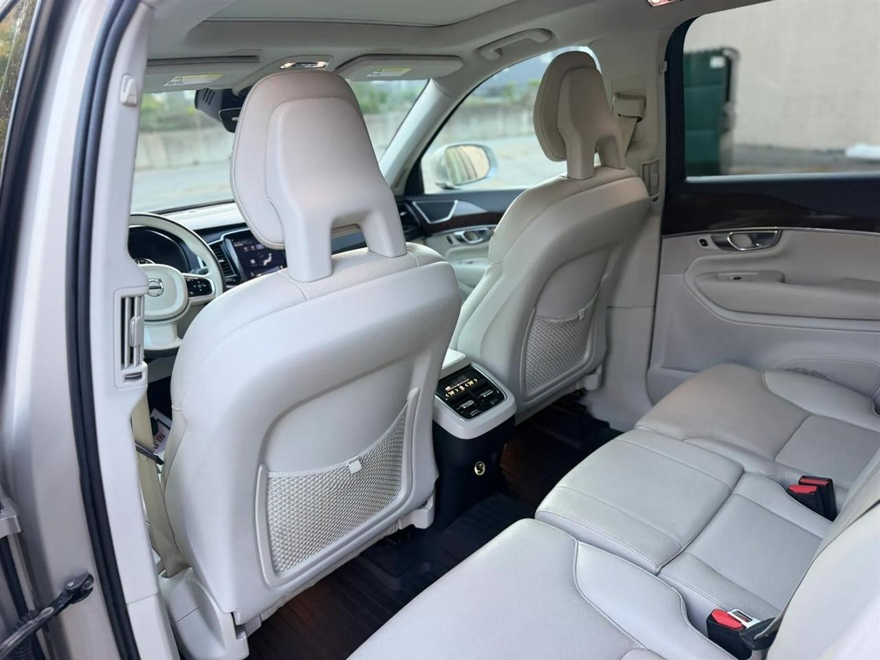 Volvo XC90 T6 AWD 7-Passenger Momentum 2017